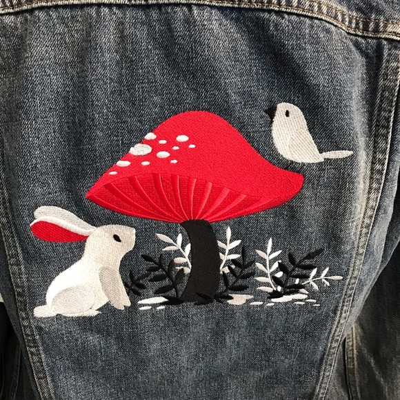SOLD! OOAK Upcycled embroidered Gap denim jacket - Picture 5 of 9
